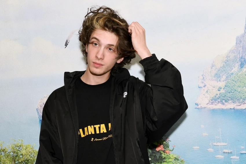 Звезда «Аноры» Марк Эйдельштейн сыграет главную роль во втором сезоне «Мистер и миссис Смит»