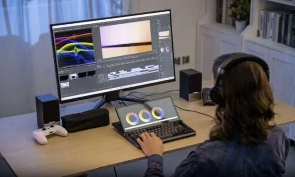 В продажу поступила механическая клавиатура Kwumsy K3 с 13-дюймовым экраном, слотом для SSD и USB-хабом