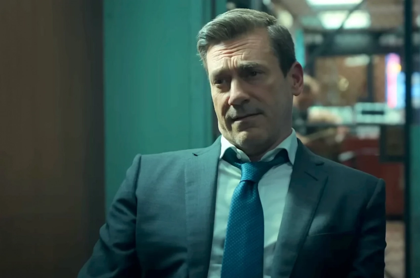 Звезда «Безумцев» грабит богатых знакомых в трейлере сериала «Друзья и соседи»