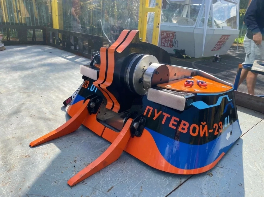 Студенты из Российского университета транспорта создали робот-поезд для участия в битве роботов