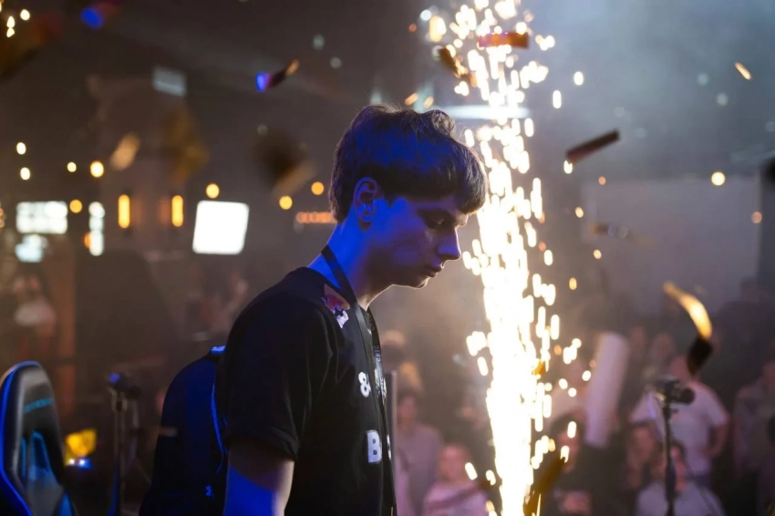 Team Falcons и трансфер kyousuke: многомиллионная сделка на горизонте Counter-Strike 2