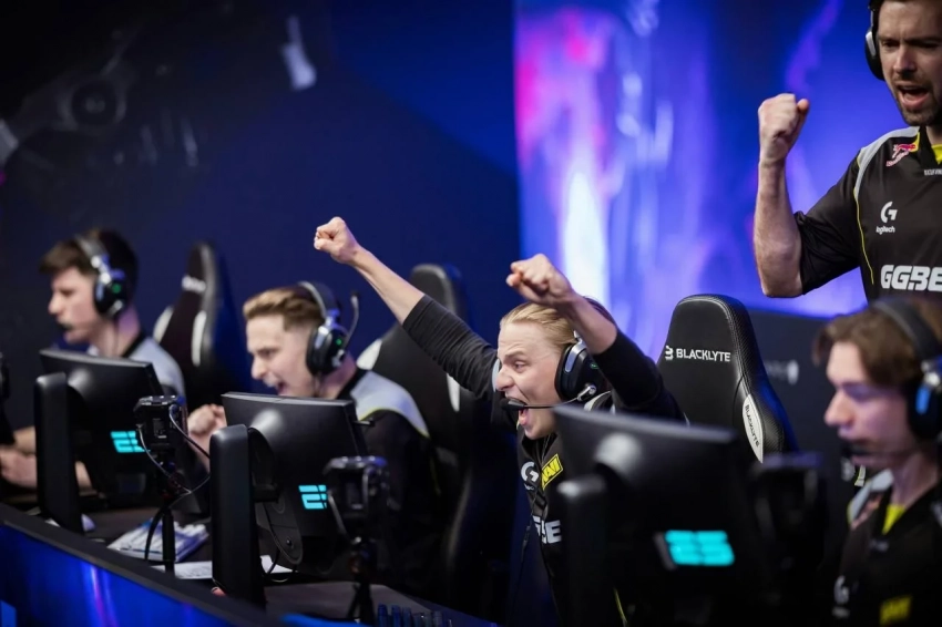 NAVI пробивается в плей-офф Austin Major 2025 по Counter-Strike 2