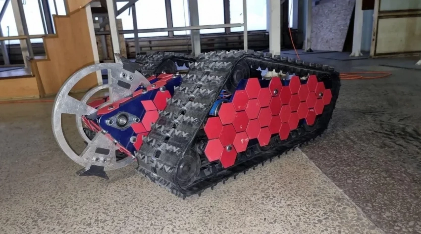 Команда из Фрязино создала робота-бульдозера