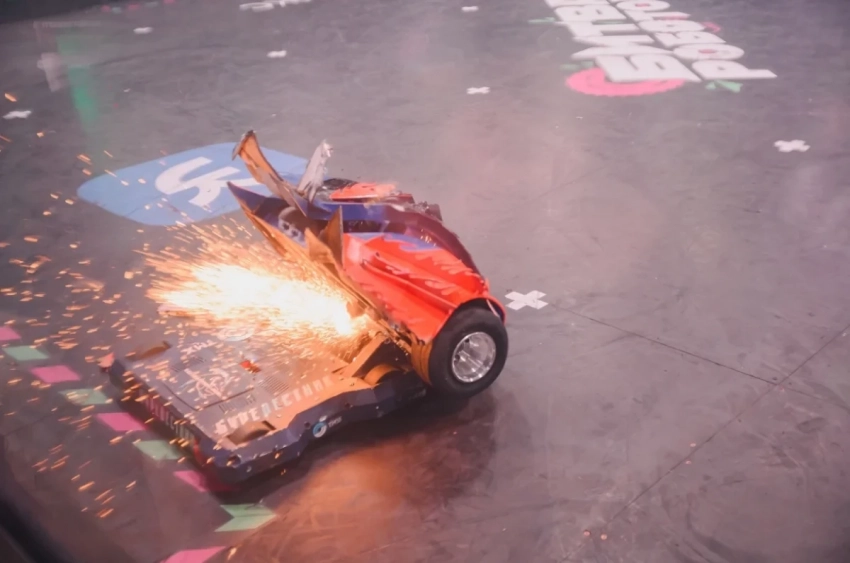 Робот «Буревестник» из Москвы участвует в чемпионате «Битва роботов»