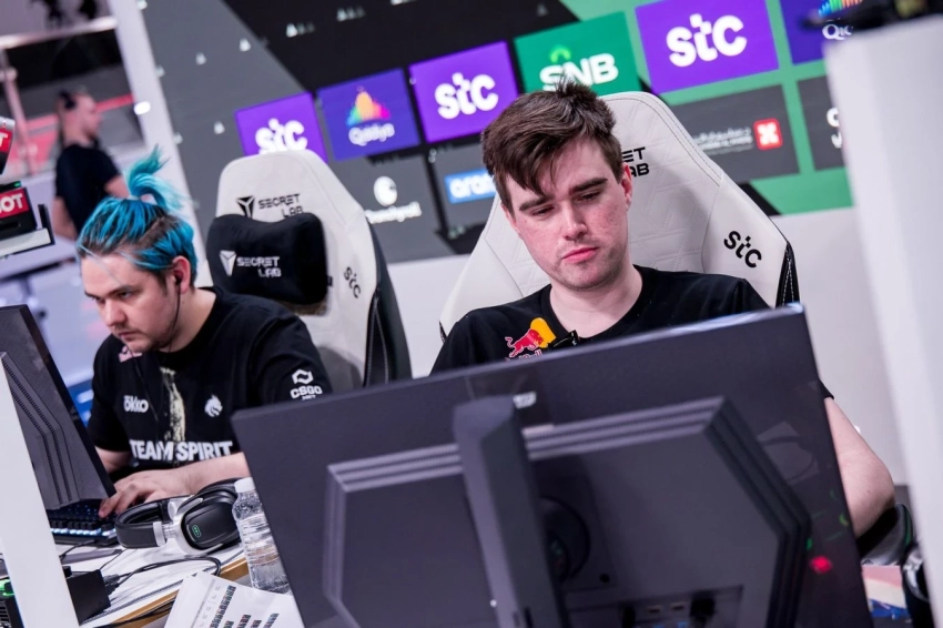 Экс-капитан Team Spirit по Dota 2 назвал керри Team Falcons невероятно стабильным бойцом